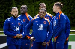 开云体育在线-包含荷兰足球传奇重返球场,精彩回顾的词条