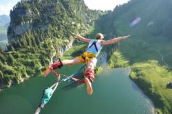 开云体育中国-意甲焦点战之夜，福克斯彻底打爆防线，诠释现代边卫的终极形态