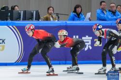 开云平台-短道速滑赛场飞速划过,名将突围领先的简单介绍