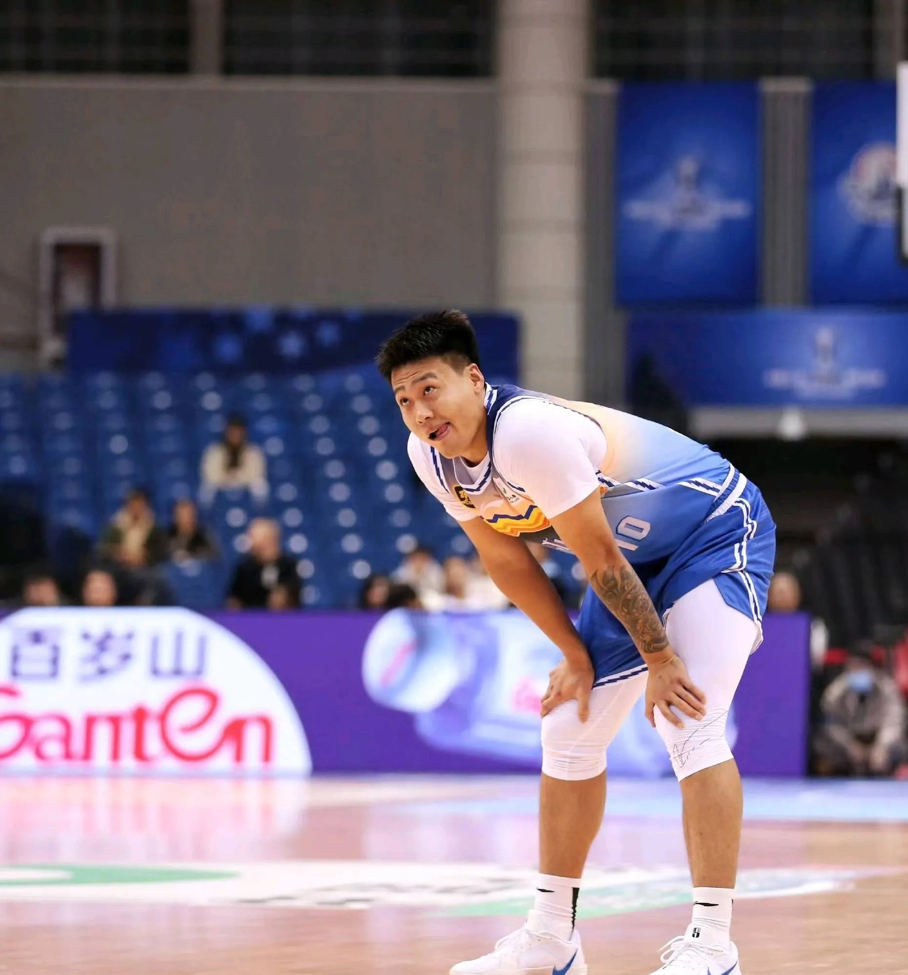 球员个人特训效果显著,赛场表现抢眼 球员个人特训效果显著,赛场表现抢眼