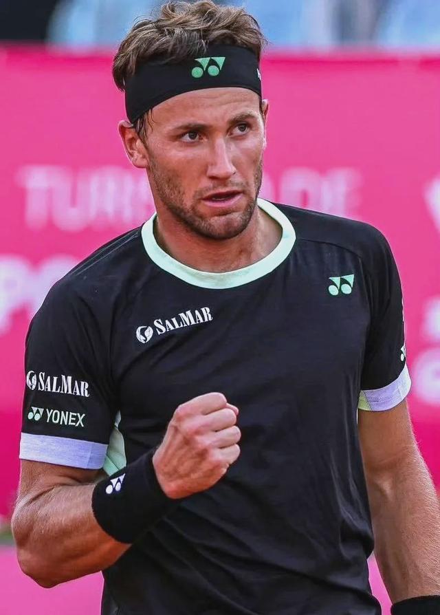 球员个人特训效果显著,赛场表现抢眼 球员个人特训效果显著,赛场表现抢眼