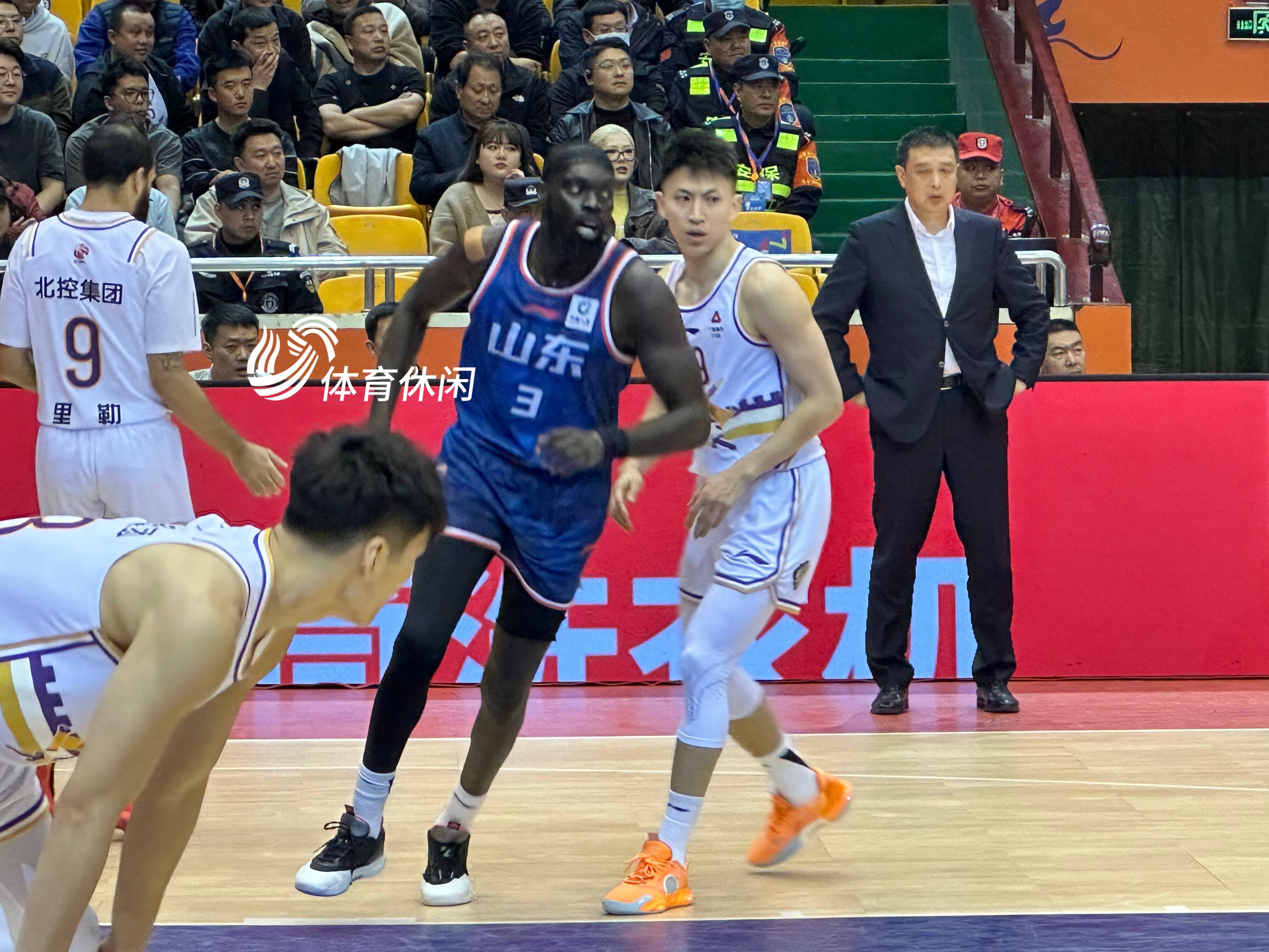 北京男篮主场大胜,展现不可阻挡的势头 北京男篮主场大胜,展现不可阻挡的势头