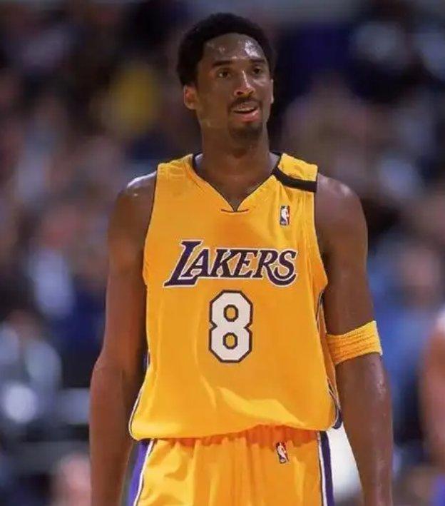 篮球巨星突然退役,球坛再添别样风采 篮球巨星突然退役,球坛再添别样风采