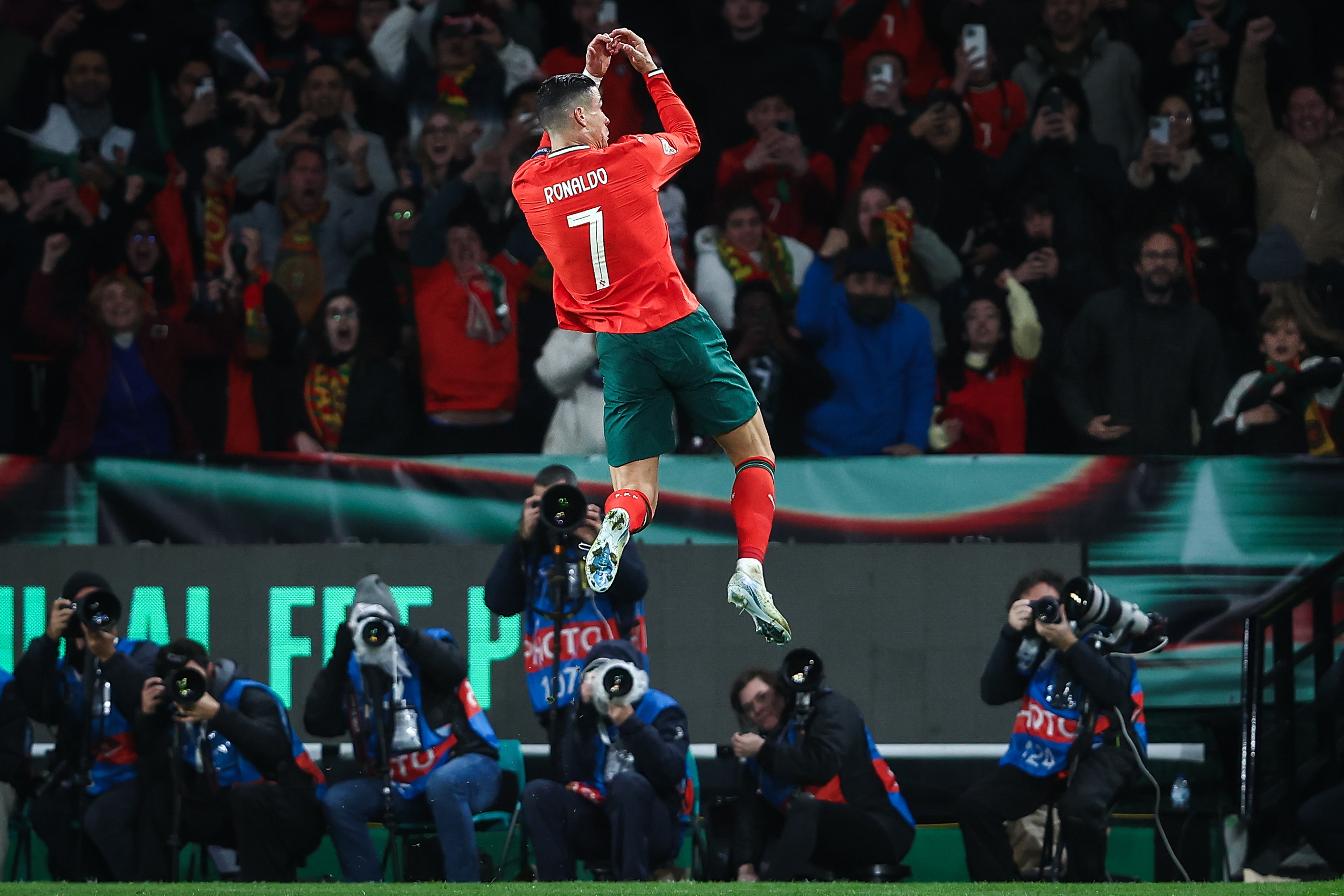 关于意大利憾负葡萄牙,结束欧锦赛征程的信息 关于意大利憾负葡萄牙,结束欧锦赛征程的信息