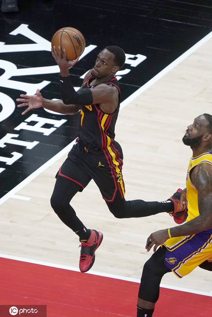 魔术碾压湖人,加里纳利送出助攻 魔术碾压湖人,加里纳利送出助攻